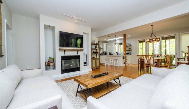 Newly Updated Union Pier Home with Deeded Beach Access!