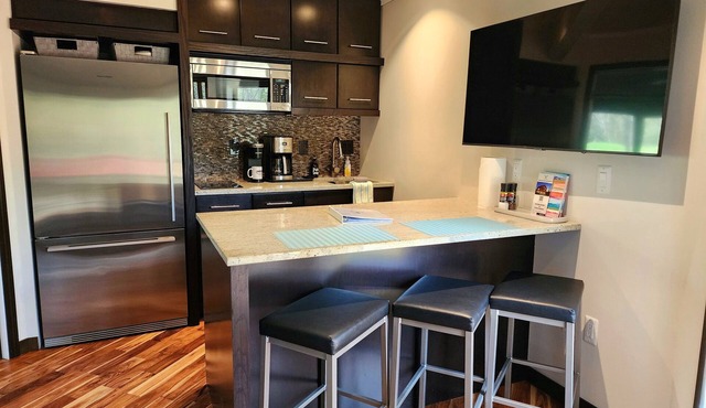 Northern Michigan Retreat- Upscale finishes +Prime location-close to LAKE's