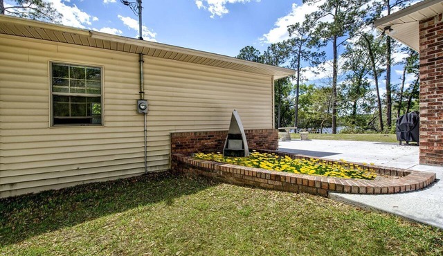Ochlockonee River Cottage with Scenic Island Vista in Wakulla County, FL