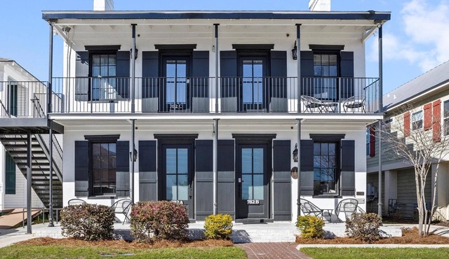 Old Spanish House Madeleine Suite C. Captivating Blend of History, Beach, Fire Pit, Downtown, Golf Cart
