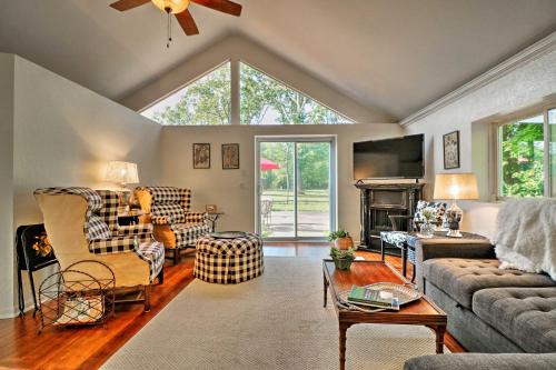 Ottawa Lake Home w/BBQ & Patio, 15 Mi to Toledo