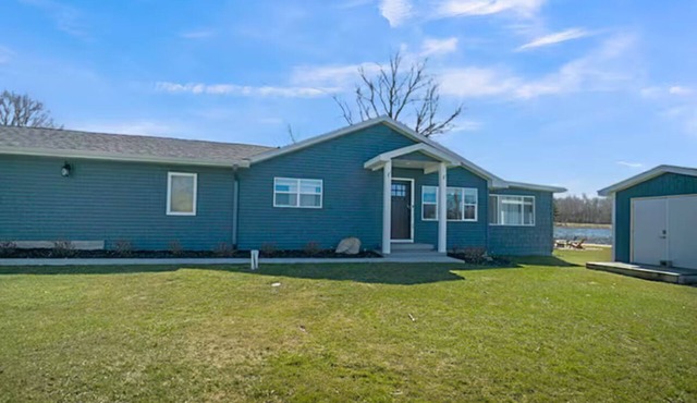 Peaceful 3-bedroom cottage on the lake