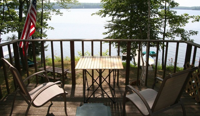 Peaceful 4 Bedroom Cabin on Pickerel Lake!