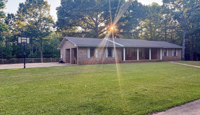 Peaceful country home minutes from Lake Mitchell