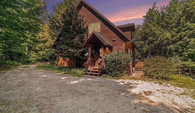 Peaceful, Woodland Retreat in Frankfort, MI Near Crystal Lake & Sleeping Bear
