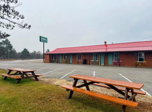 Peninsula Point Lodge
