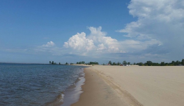 Perfect location! Family friendly 4 Bedroom home - 5 minute walk to the beach!