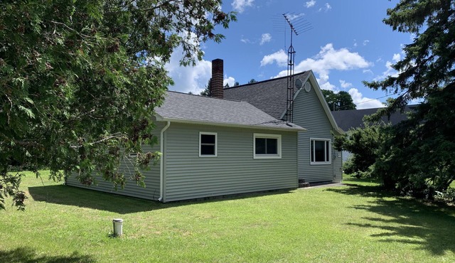 Perfect Up North getaway for groups near lakes, beaches, woods and trails!