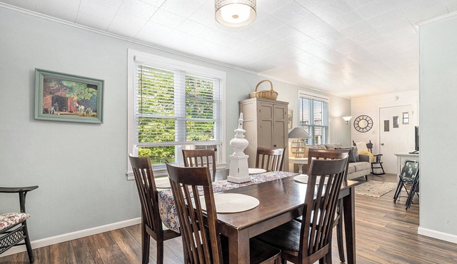 Pet Friendly 3 Bed house close to everything!