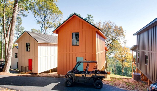 Pet-Friendly Cabin Ideal for Families with Jacuzzi and Lake Views in Alabama
