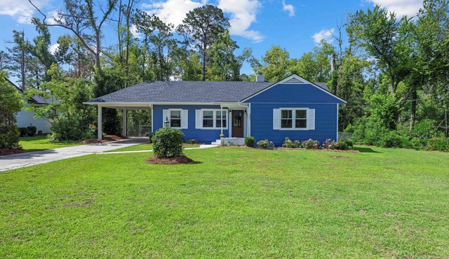 Pet friendly charming craftsmen w/fenced yard & firepit. Near SGMC & VSU & Eats