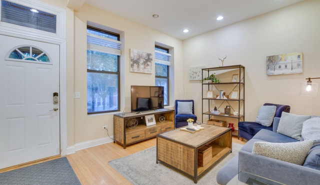 Pet-Friendly Chicago Getaway w/Free Parking! in Chicago