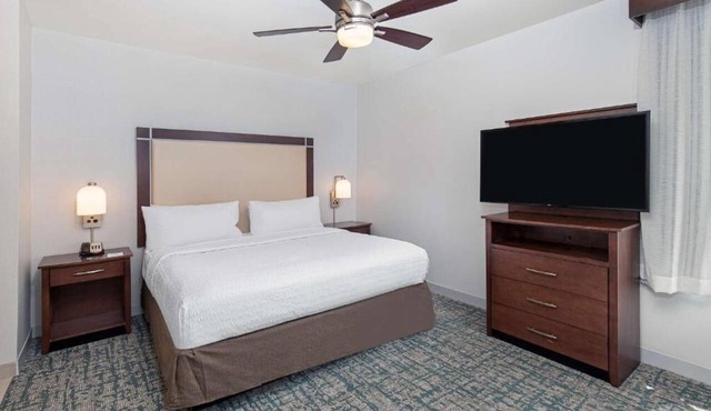 Pet-Friendly Getaway! Free Breakfast & Parking Near Perimeter Mall!