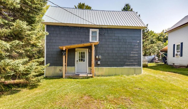 Pet-Friendly Michigan Getaway w/Porch & Kayaks!
