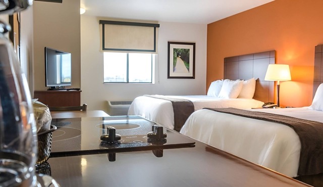 Pet-Friendly Room w/Full Kitchen 1.4 Miles Away from Total Sports Complex
