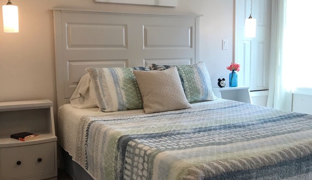 Pet Friendly with Large Fenced Yard, Close to Holland State Park and Downtown