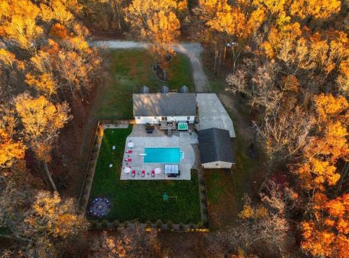 Pine & Paddle Getaway Game Room Hot Tub Pool in Muskegon