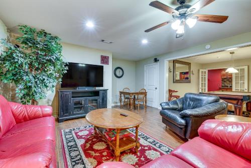 Pool Table & Patio: Cozy Lawrenceville Apt