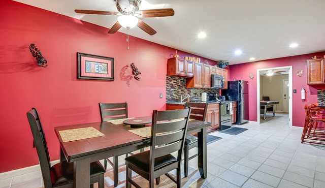 Pool Table & Patio: Cozy Lawrenceville Apt