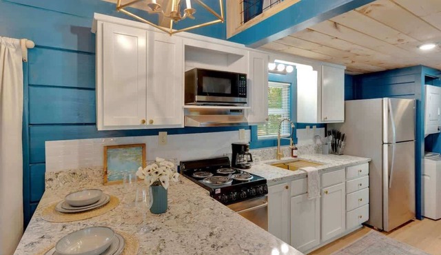 Pops Lookout Mountain Luxury Tiny Cabin with Spa