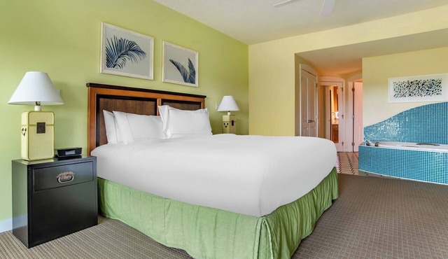 Pristine 2BR Suite w/Kitchen: Enjoy Access to Private Beach, Golf & Tennis
