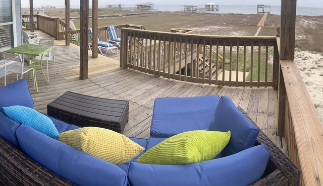 Private bayfront beach- private dock for fishing, Bring dogs. BIG JULY DISCOUNTS