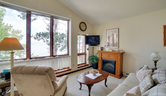 Private Beach! Year-Round Lake Superior Retreat