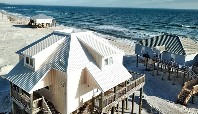 Private dipping Pool, a Game Room, roof-top Crow's Nest - Kowabunga