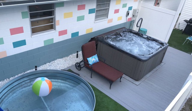 Private Hot Tub and Stock Tank Pool!! Perfect for 2! 8 mi to Johnson Beach