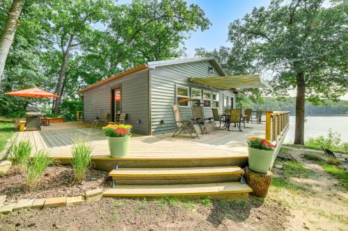 Private Island: Home in Belding w/Dock & Grill!