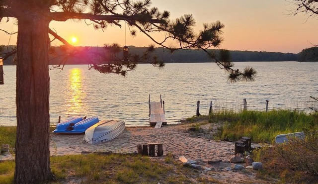 Private Lakefront Cabin On 14 Acres With Beautiful Sunset Views!