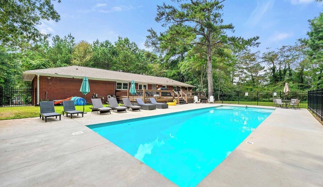 Private Pool Villa Near Atlanta Airport Sleeps10