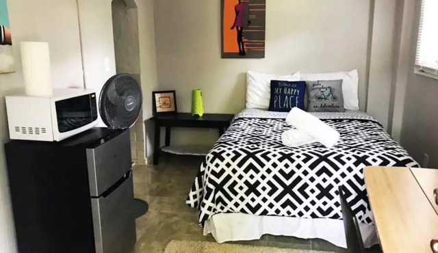 Private Suite Sleeps 2 Near CDC & Emory