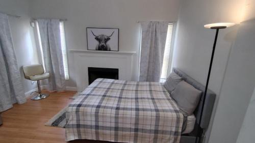 Pryor Peaceful Downstairs Private Room with Shared Bathroom