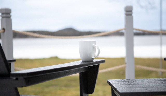 Pure Pentwater Cottage: lake-front; fully updated; sleeps 8.