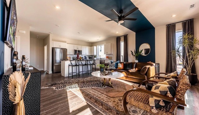 Quad House 228-30-32-34–Near Nashville–Sleeps 32