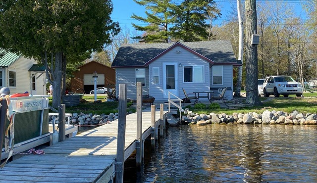 Quaint Cottage with a Private Dock on Paradise Lake