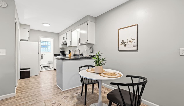 Quiet Cozy End Unit Near Mt. Clemens Downtown