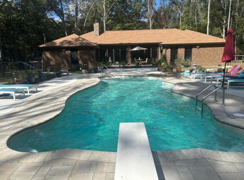 Quiet Forest Vacation home on a Private Road with Spacious Patios, Fire pit, Pet friendly and a Private pool