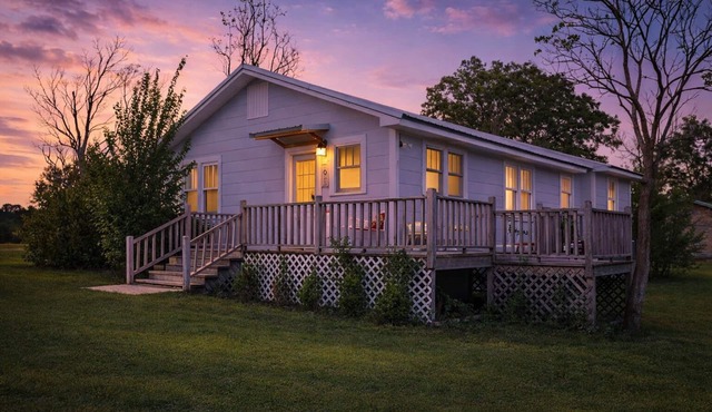Quiet Grove Hill Cottage w/Wraparound Deck!