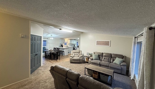 Quiet. Relaxing. 4-bedroom House with AC, Jetted Tub and WiFi.