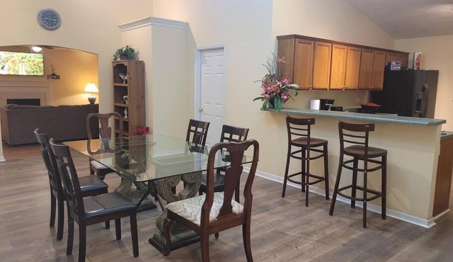 Ranch Style Spacious 3 Bedrooms w/Jacuzzi tub in Lexington