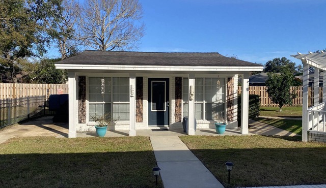 Relax by the Gulf Coast, just 8 mins from Gulfport Beach