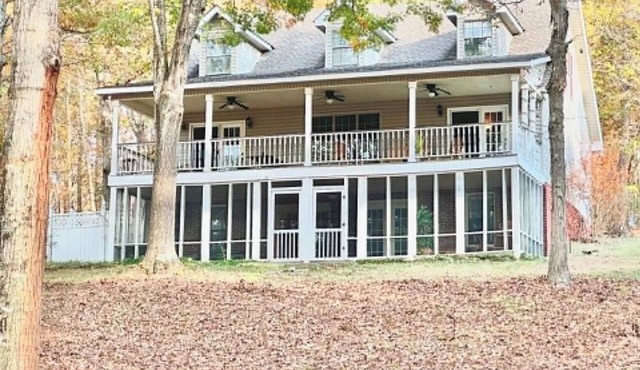 Relax & Unwind at This Beautiful 4-Bedroom Lake House Russellville