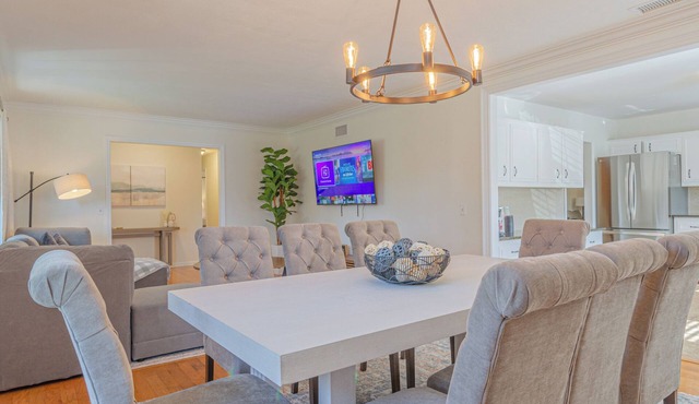 Relaxing 3BR Getaway with Pool and games