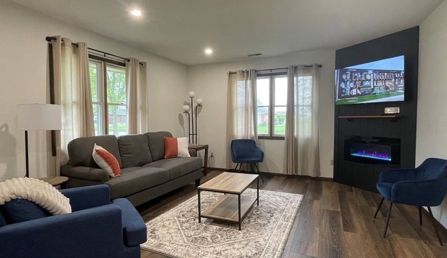 Relaxing Apartment - Near Parks & Downtown Life