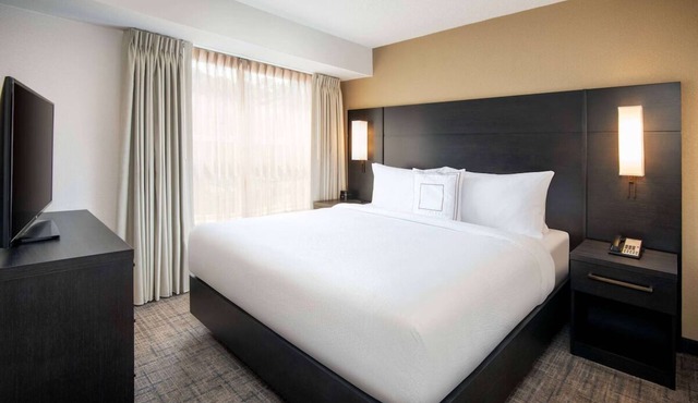 Relaxing Atlanta Escape! 4 Modern 2BR Suites w/Pool, Gym, & Free Breakfast!