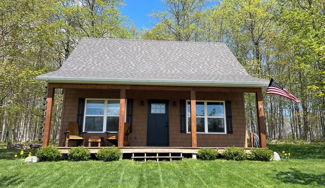 Relaxing, peaceful, 2-bedroom home for up to 4 adults or family with children.