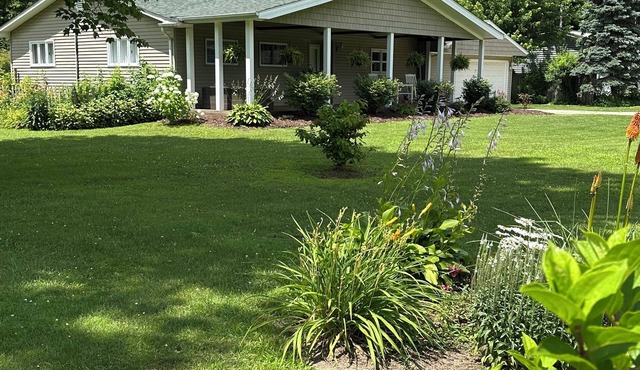 Relaxing Ranch on the Mainland. Minutes to Algonac State Park and the ferries.