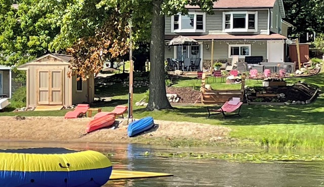 Relaxing Retreat Bella Lakehouse on Townline Lake